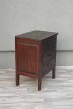 Stolík    nočný    s   3   zásuvkami – Obrázok 4