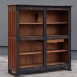 Knižnica    masívna    drevená