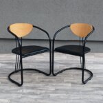 Set    postmoderných    kresiel    v      štýle    Memphis