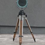 Lampa    stojacia   v    industriálnom    štýle