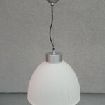 Lampa   stropná    s   rebrovaným   tienidlom