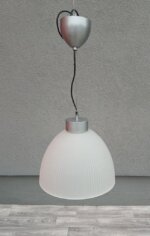 Lampa   stropná    s   rebrovaným   tienidlom