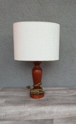 Lampa    stolná    z   masívneho   dreva – Obrázok 3
