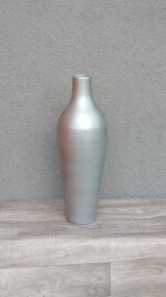 Váza    dekoratívna   s    minimalistickým    dizajnom