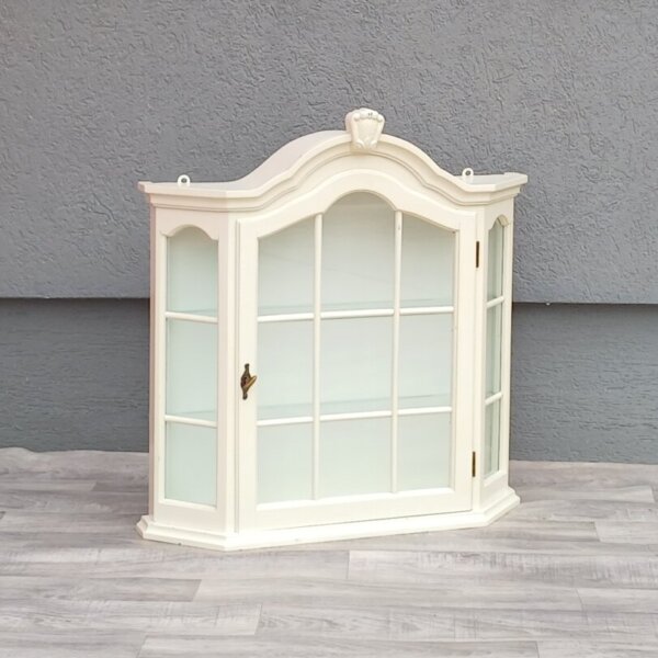 Vitrína    biela    nástenná
