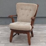 Kreslo   z   masívu  a   menčestrovej    látky