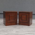 Set   masívnych    dubových   nočných    stolíkov