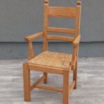Stolička    rustikálna     s    podrúčkami