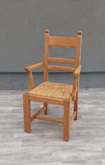 Stolička    rustikálna     s    podrúčkami