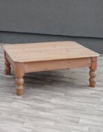 Stolík    smrekový    s    patinou – Obrázok 3
