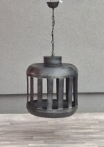 Lampa    závesná   v     tvare   lampáša