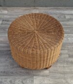 Taburetka    háčkovaná    s    drevenými    nohami – Obrázok 6