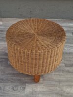 Taburetka    háčkovaná    s    drevenými    nohami – Obrázok 7