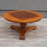 Stolík    v     štýle    Biedermeier