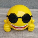 Figúrka   štýlová  3D   „Cool   Emoji“   so    slnečnými   okuliarmi