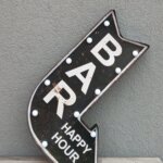 Tabuľa    retro     svetelná     –    „   BAR   HAPPY   HOUR  “